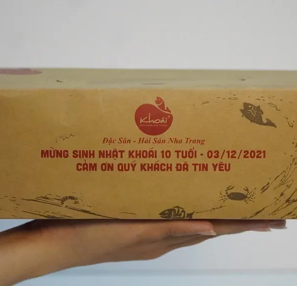 Hộp khăn giấy in logo nhà hàng màu vàng